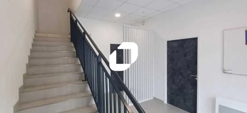 Local d’activités dans Aubergenville à louer - Photo de l’immeuble – Image 3 sur 6