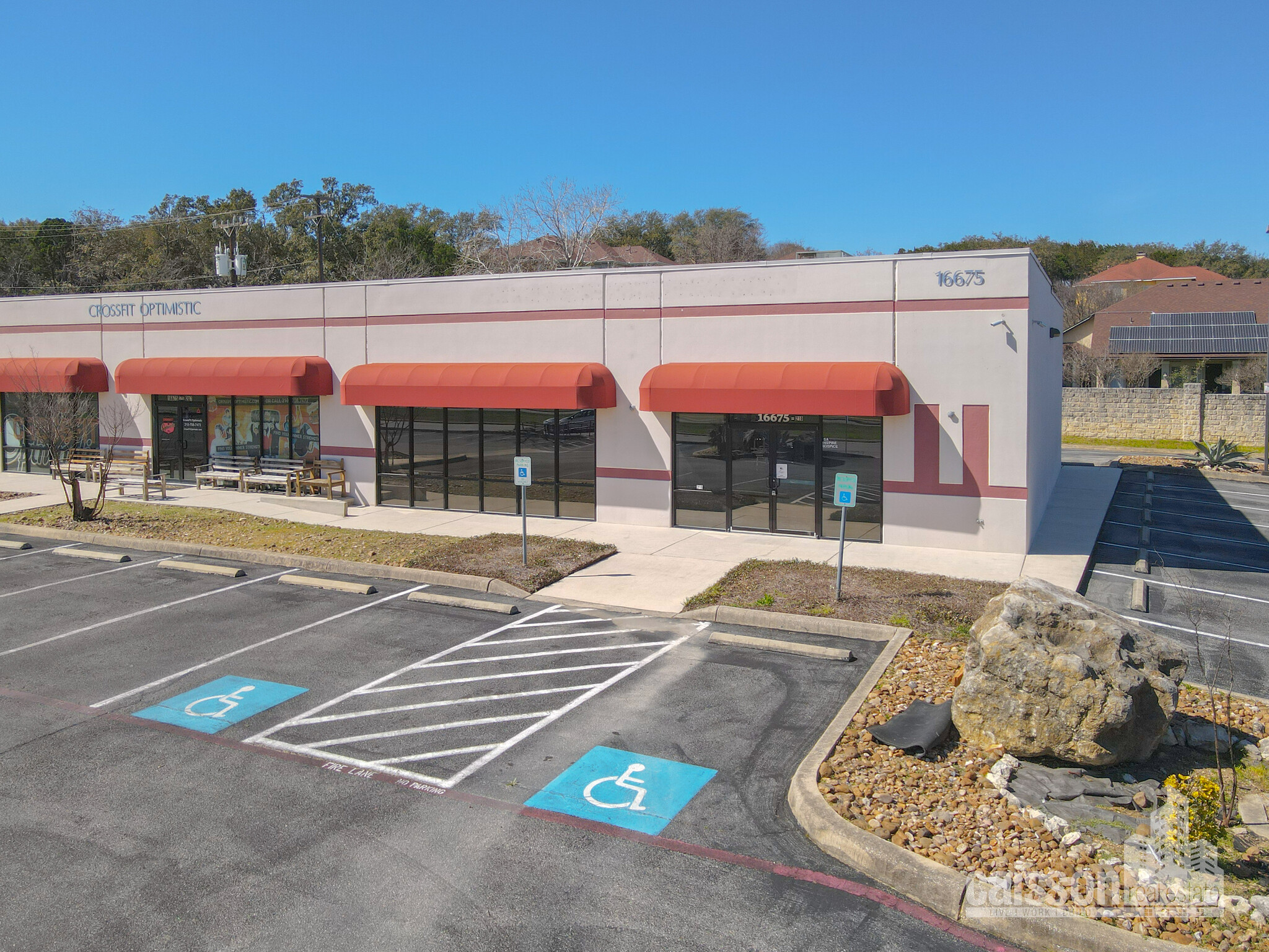 16675 Huebner Rd, San Antonio, TX à louer Photo de l’immeuble– Image 1 sur 7