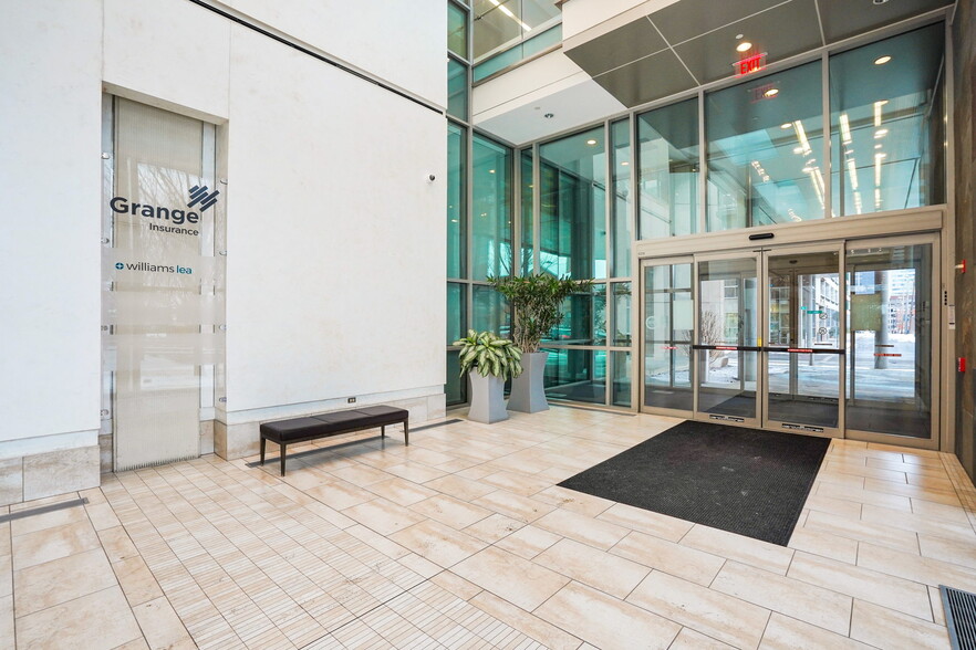 671 S High St, Columbus, OH à louer - Hall d’entrée – Image 2 sur 9