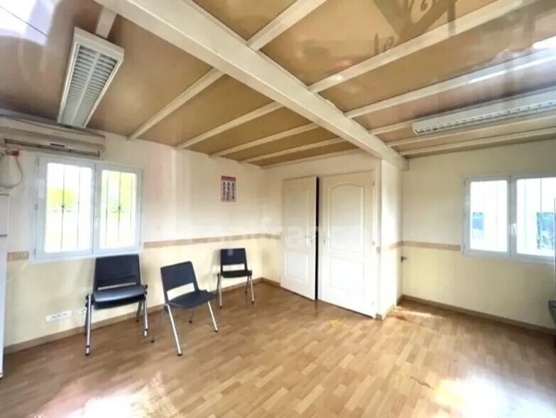 Bureau dans Saintes à vendre - Photo de l’immeuble – Image 3 sur 7