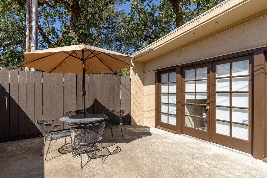 115 Main St, Saint Helena, CA à vendre - Photo de l’immeuble – Image 3 sur 16