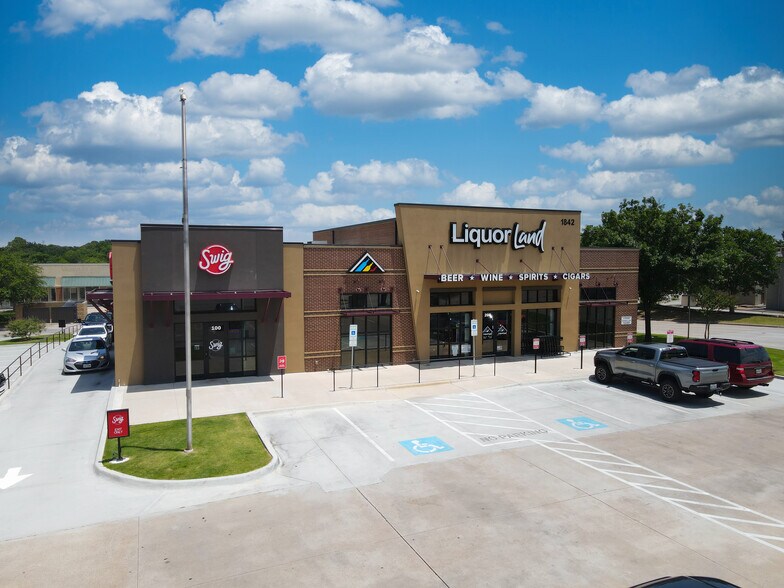 1842 Precinct Line Rd, Hurst, TX à vendre - Photo de l’immeuble – Image 2 sur 4