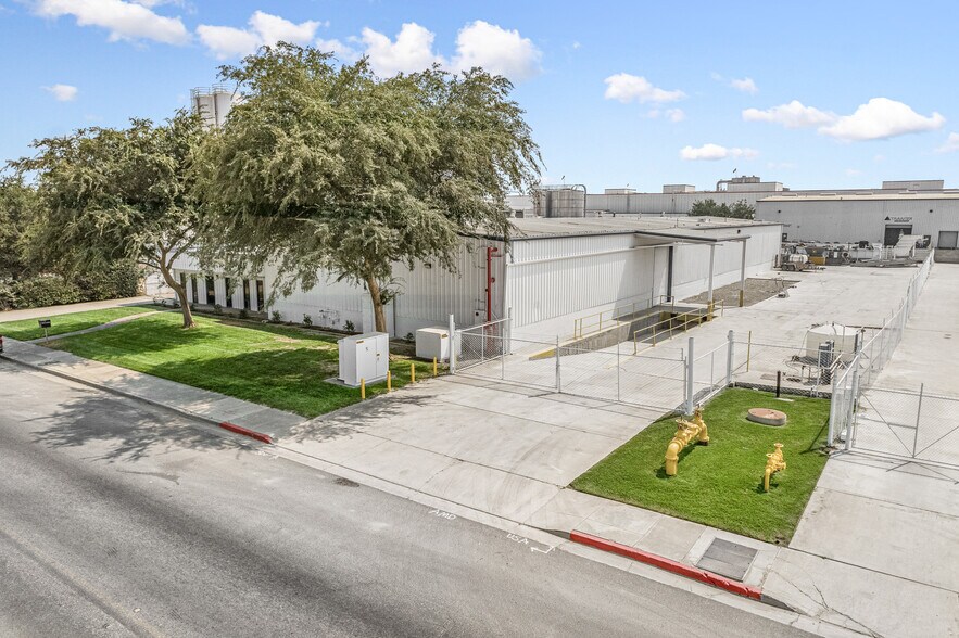 861 E Levin Ave, Tulare, CA à louer - Photo de l’immeuble – Image 1 sur 9