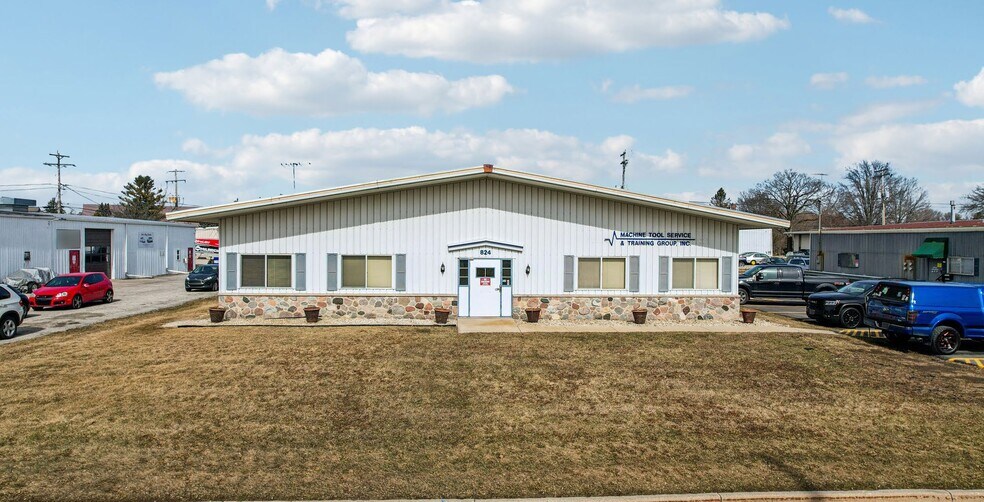 824 Philip Dr, Waukesha, WI à vendre - Photo de l’immeuble – Image 1 sur 4