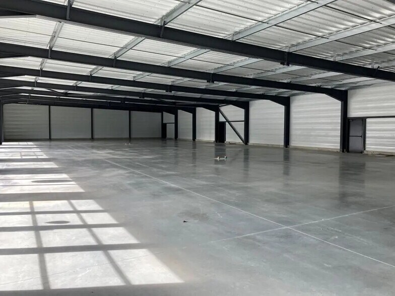 Local commercial dans Montbazon à louer - Photo intérieure – Image 1 sur 4