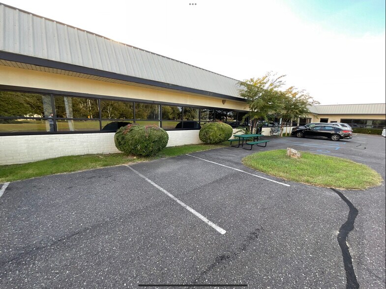 100 Central Ave, Farmingdale, NJ à louer - Photo principale – Image 1 sur 17