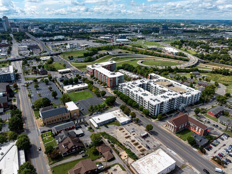 600 Main St, Nashville, TN à louer - Photo de l’immeuble – Image 2 sur 12