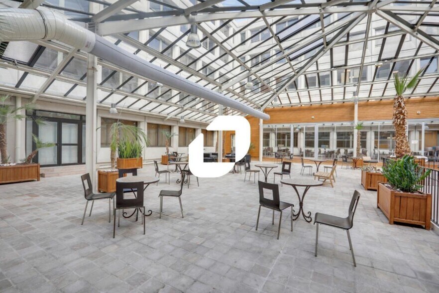 Bureau dans Rungis à louer - Photo de l’immeuble – Image 2 sur 17