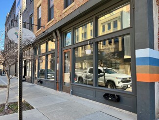 Plus de détails pour 113 N Center St, Bloomington, IL - Local commercial à louer