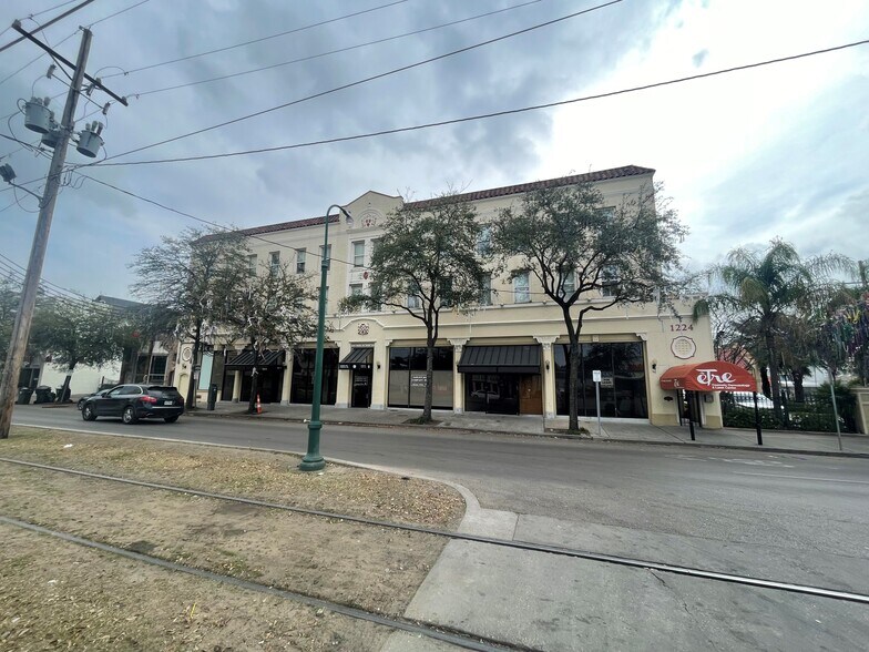 1224 St Charles Ave, New Orleans, LA à louer - Photo de l’immeuble – Image 3 sur 8