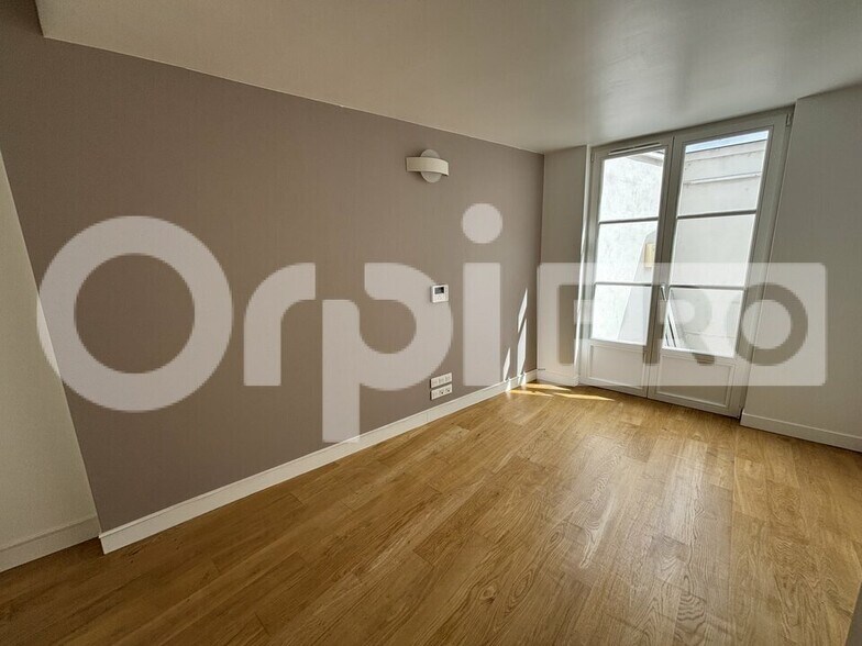Bureau dans Compiègne à louer - Photo de l’immeuble – Image 1 sur 6