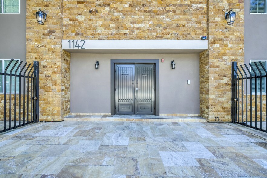 1142 N Sutter St, Stockton, CA à vendre - Photo de l’immeuble – Image 2 sur 14