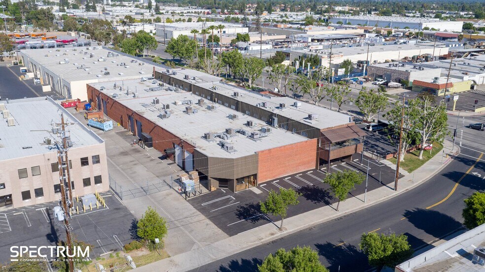21617-21621 Nordhoff St, Chatsworth, CA à louer - Photo de l’immeuble – Image 3 sur 11