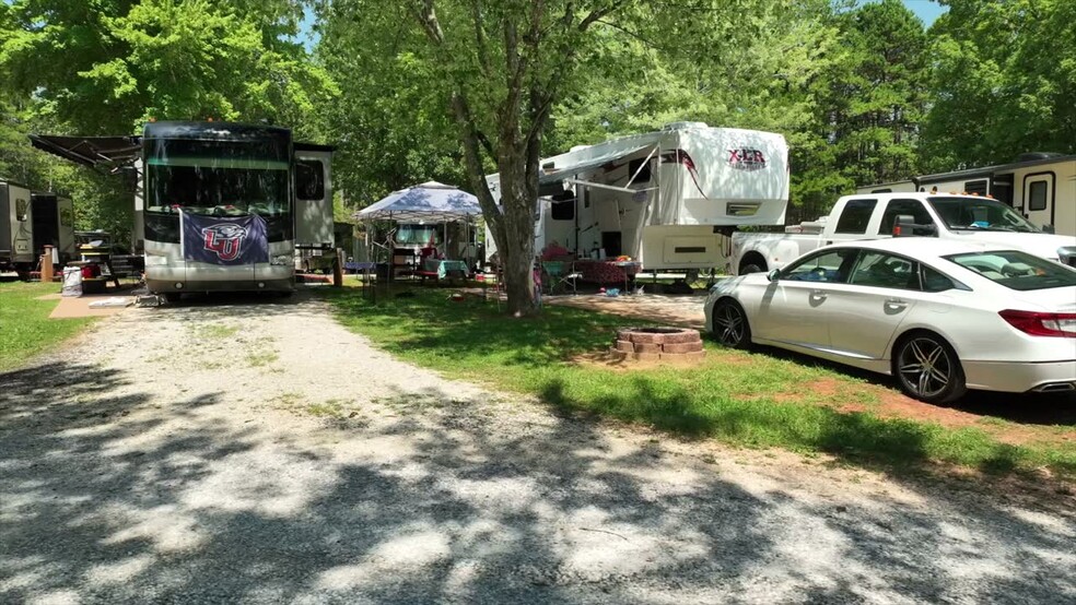 1105 W Lake Rd, Spout Spring, VA à vendre - Vidéo sur l’annonce professionnelle – Image 2 sur 63
