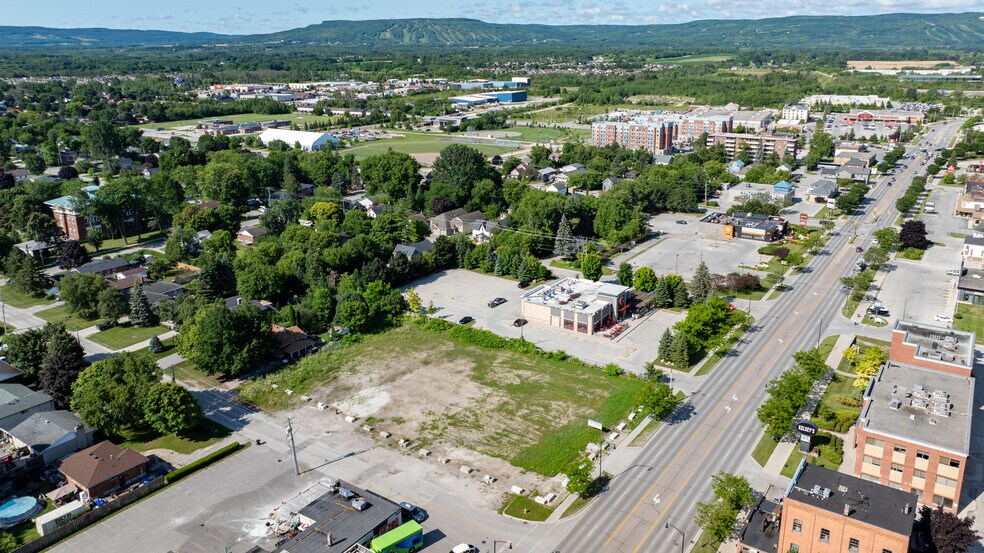 380 First St, Collingwood, ON à louer - Photo principale – Image 2 sur 4