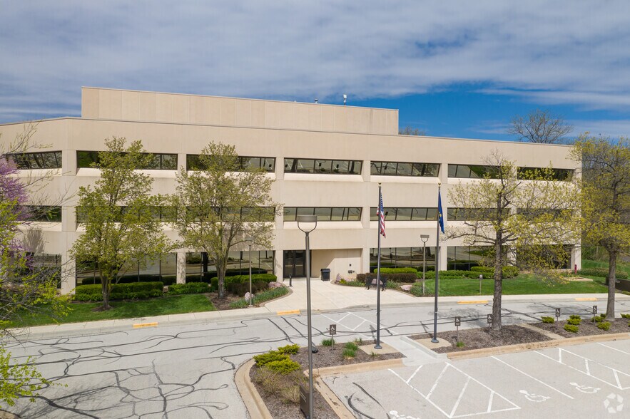 10800 Farley St, Overland Park, KS à louer - Photo de l’immeuble – Image 2 sur 6