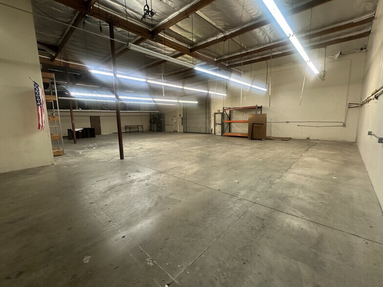 2001 Hawkins Circle, Los Angeles, CA à louer - Photo de l’immeuble – Image 3 sur 13