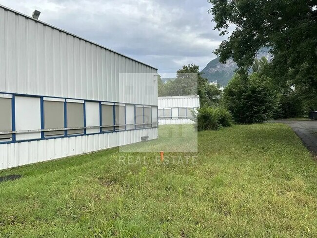 Plus de détails pour Local d'activités à louer