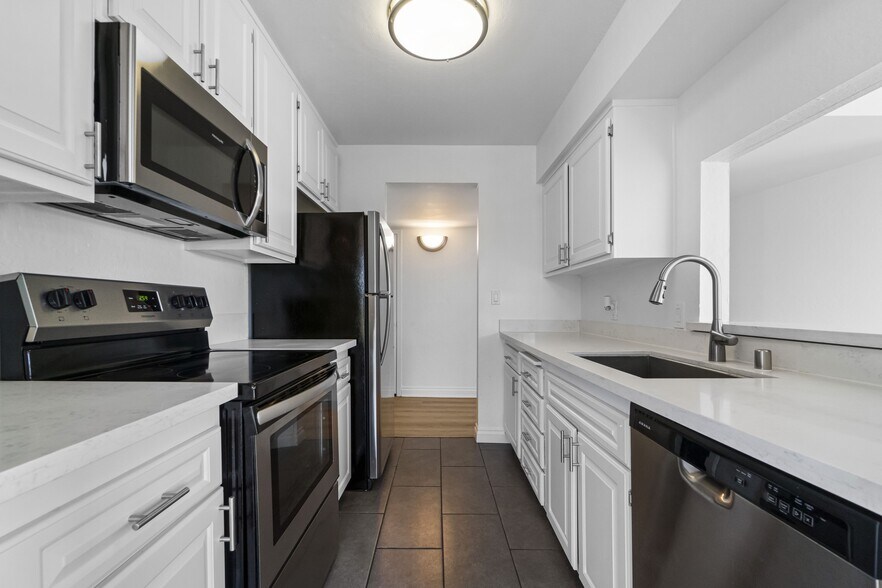 600 E Olive Ave, Burbank, CA à vendre - Photo de l’immeuble – Image 3 sur 10