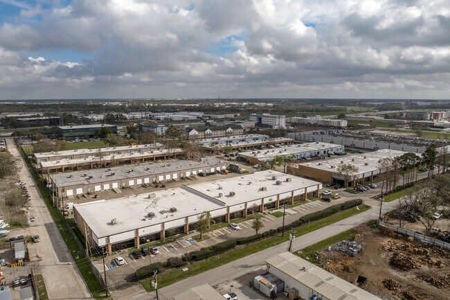 Plus de détails pour 1400 N Sam Houston Pky E, Houston, TX - Local d'activités, Industriel/Logistique à louer