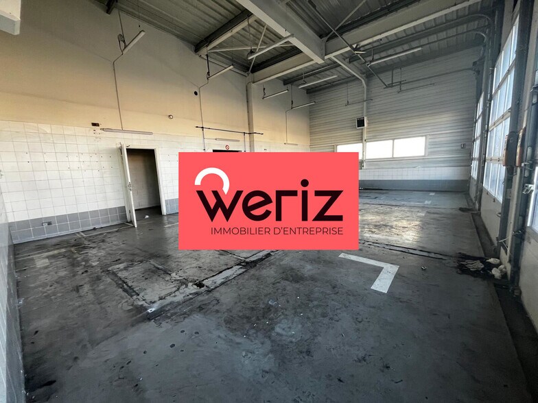 Local commercial dans Saint-Mitre-les-Remparts à vendre - Photo de l’immeuble – Image 3 sur 5