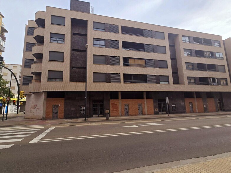 Calle de Miguel Servet, 115, Zaragoza, Zaragoza à louer - Photo de l’immeuble – Image 2 sur 5
