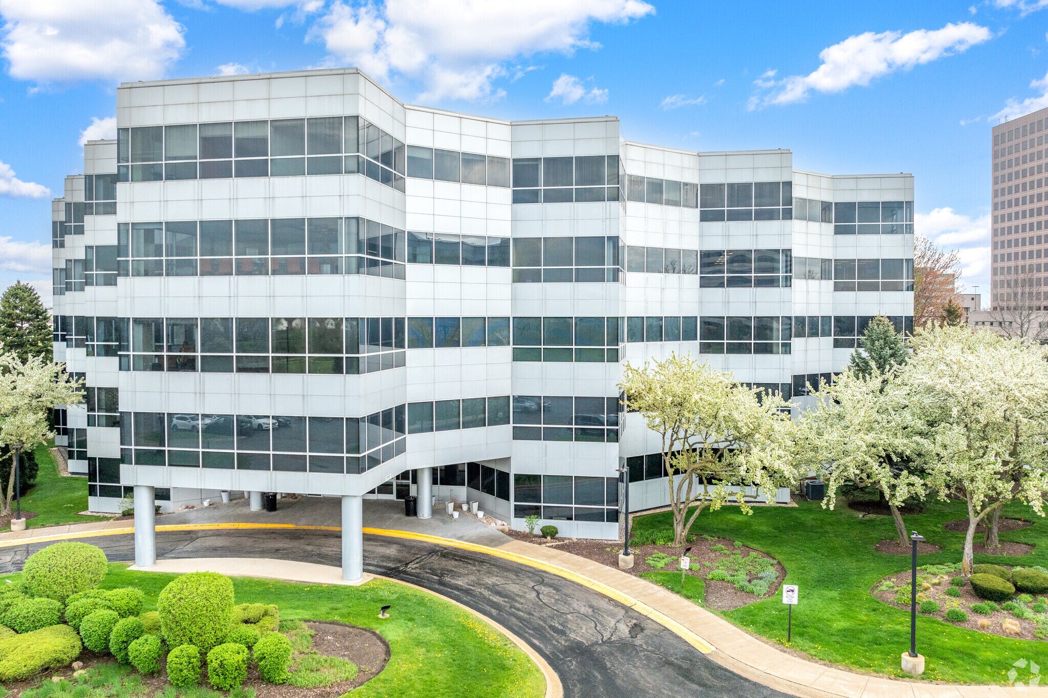 1 TransAm Plaza Dr, Oakbrook Terrace, IL à vendre Photo de l’immeuble– Image 1 sur 15