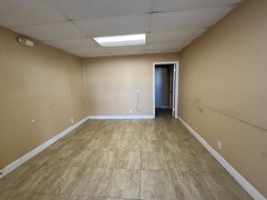 1052-1090 NW 53rd St, Fort Lauderdale, FL à louer Photo intérieure– Image 2 sur 4