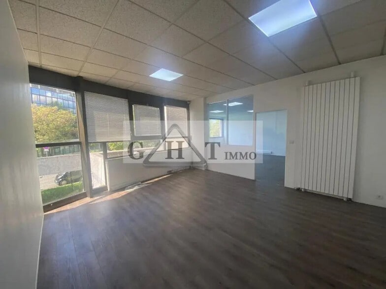 Bureau dans Créteil à louer - Photo de l’immeuble – Image 1 sur 3
