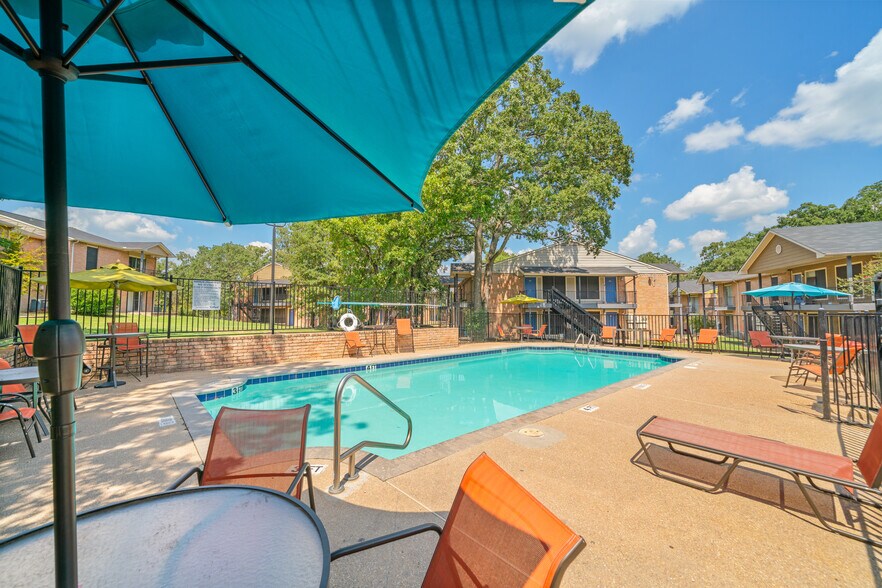 3301 Providence Ave, Bryan, TX à vendre - Photo de l’immeuble – Image 2 sur 19