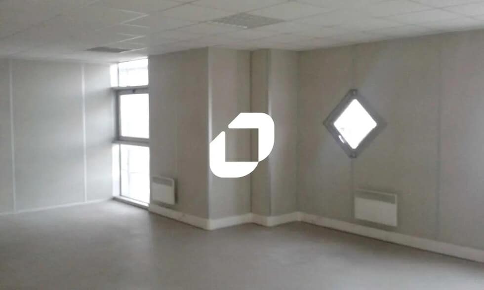 Bureau dans Clichy-sous-Bois à louer - Photo intérieure – Image 1 sur 5