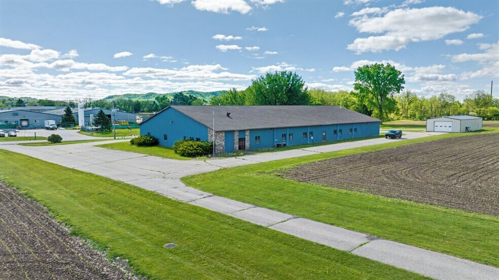 16771 S 15th St, Galesville, WI à vendre - Photo de l’immeuble – Image 3 sur 70