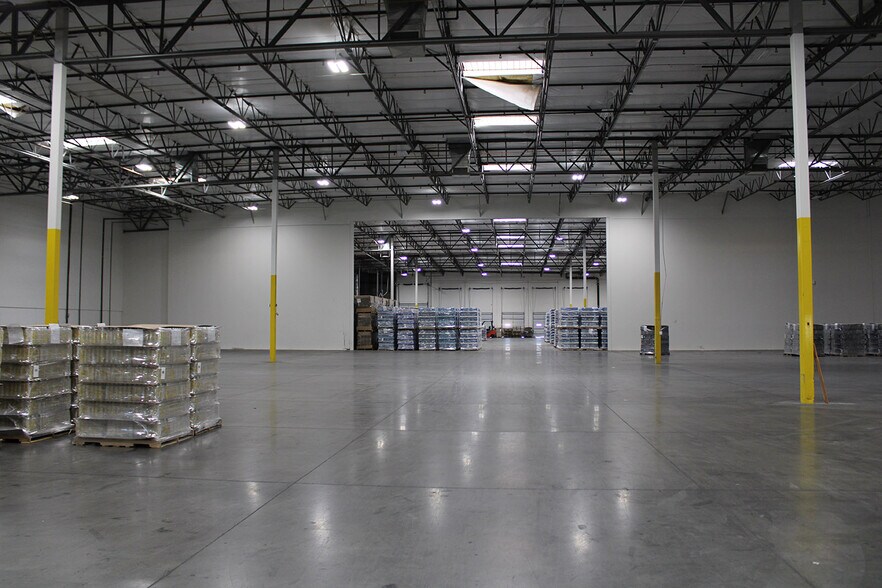 3010 E Alexander Rd, North Las Vegas, NV à louer - Photo de l’immeuble – Image 3 sur 9