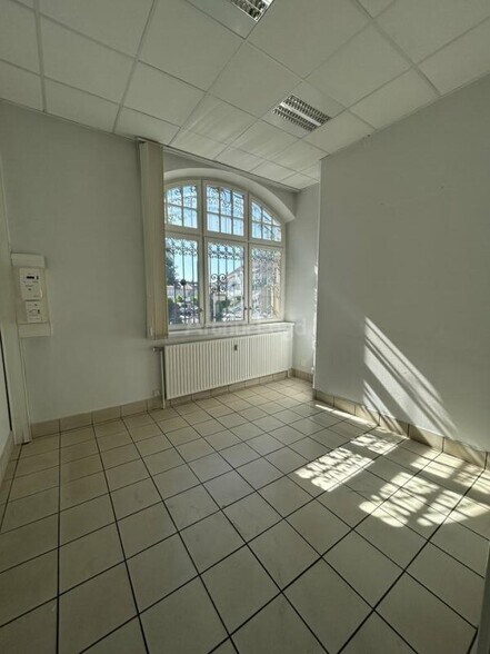 Bureau dans Chatel Saint Germain à vendre - Photo intérieure – Image 3 sur 5