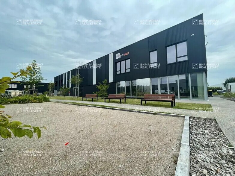 Local d'activités dans Avelin à vendre - Photo de l’immeuble – Image 3 sur 19