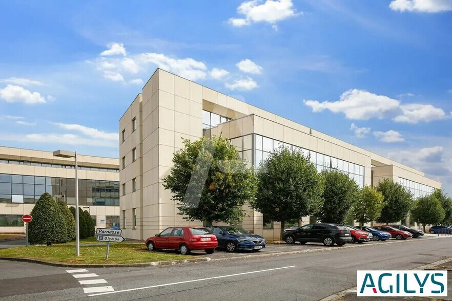 Local d’activités dans Les Ulis à louer - Photo de l’immeuble – Image 2 sur 8