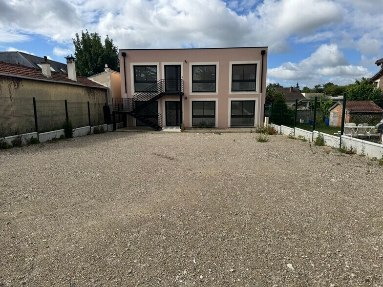 Bureau dans Baillet-en-France à louer - Photo de l’immeuble – Image 1 sur 5