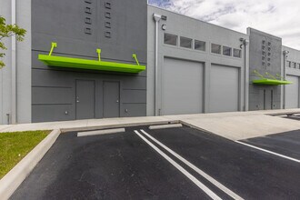 861 NE Industrial Blvd, Jensen Beach, FL à louer Photo intérieure– Image 2 sur 3