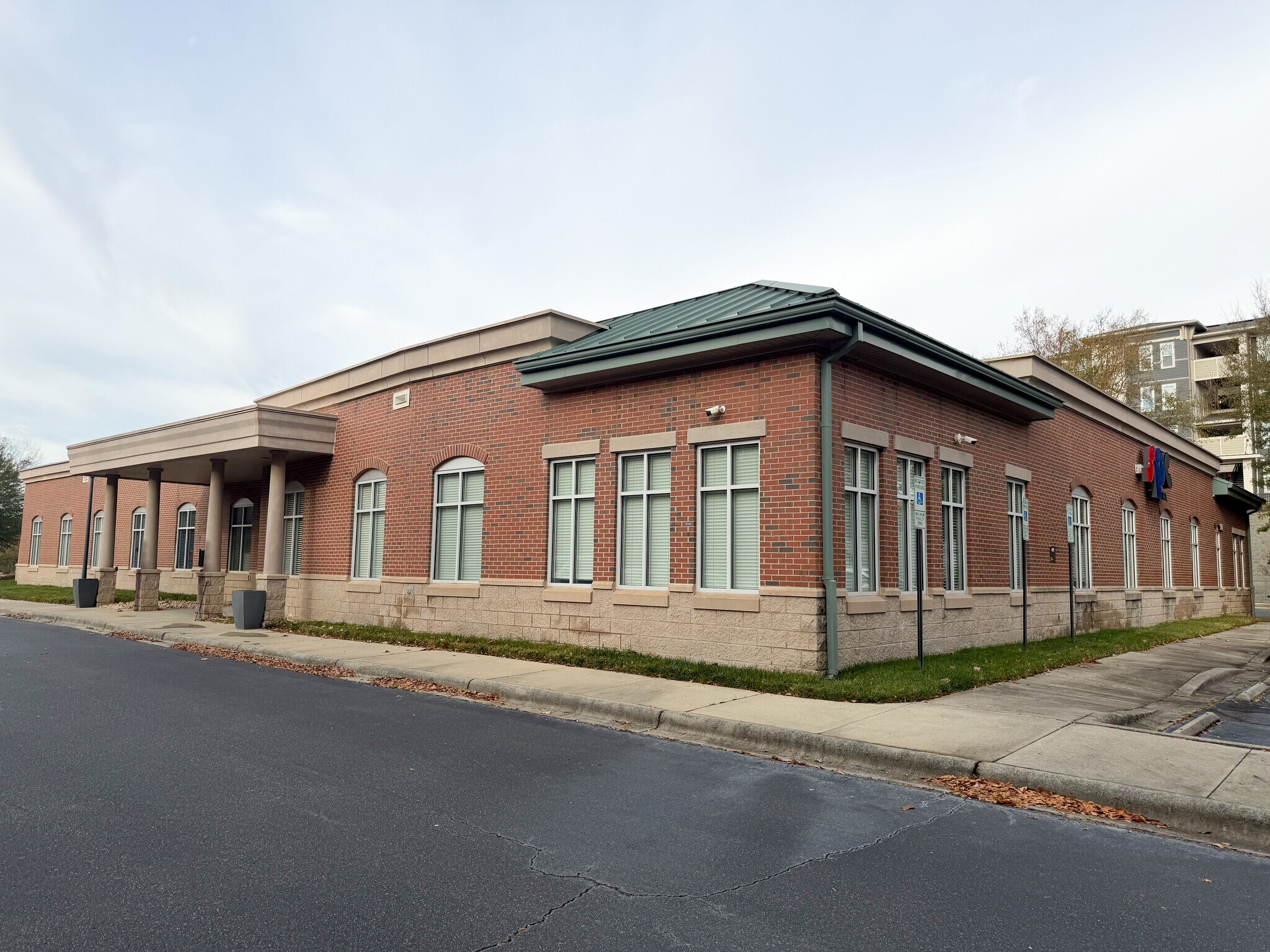 10125 Berkeley Place Dr, Charlotte, NC à vendre Photo principale– Image 1 sur 11