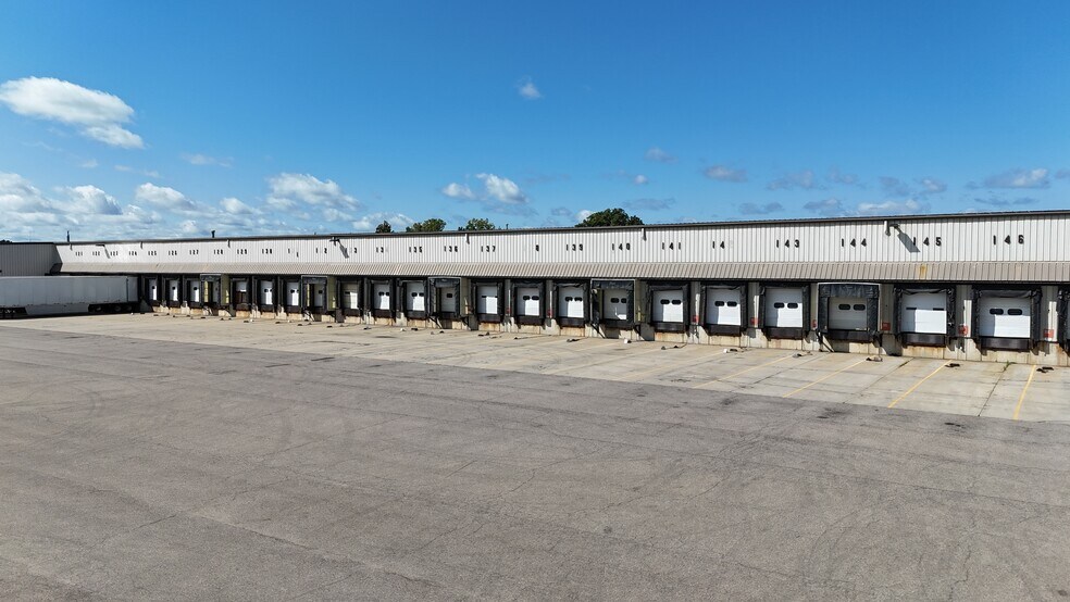 5542 W Grand River Ave, Lansing, MI à vendre - Photo de l’immeuble – Image 3 sur 5