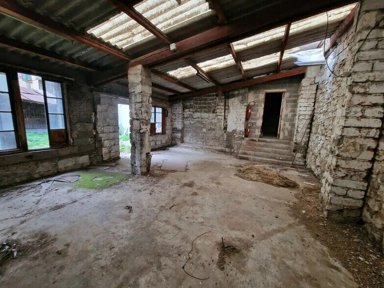 Industriel/Logistique dans Nice à vendre - Photo de l’immeuble – Image 2 sur 8