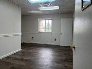 8221-8237 E Washington St, Chagrin Falls, OH à louer Photo de l’immeuble– Image 1 sur 6