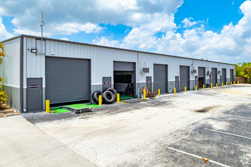 672 Old Dixie Hwy, Vero Beach, FL à louer - Photo de l’immeuble – Image 3 sur 20