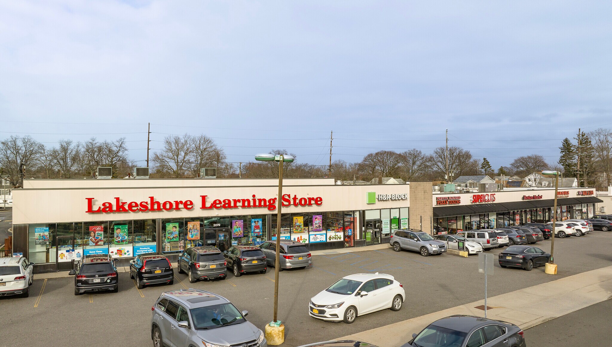 2079-2095 Hillside Ave, New Hyde Park, NY à louer Photo de l’immeuble– Image 1 sur 4