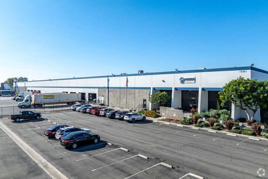 15401 Shoemaker Ave, Norwalk, CA à louer - Photo de l’immeuble – Image 2 sur 2