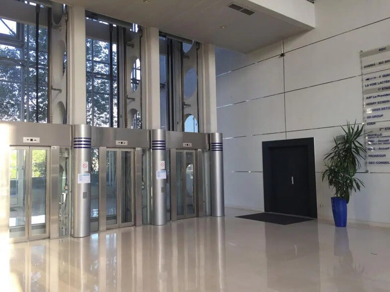 4 Rue De Charenton, Alfortville à louer - Photo de l’immeuble – Image 3 sur 4