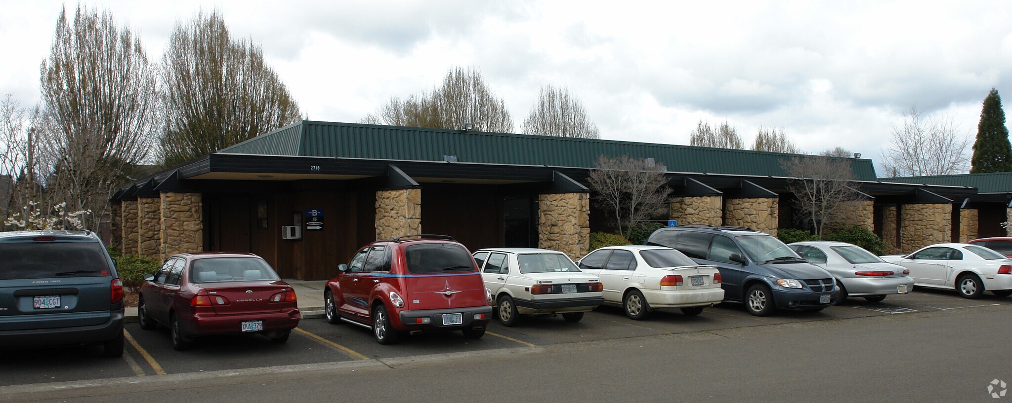 2715 Willetta St SW, Albany, OR à louer Photo principale– Image 1 sur 4