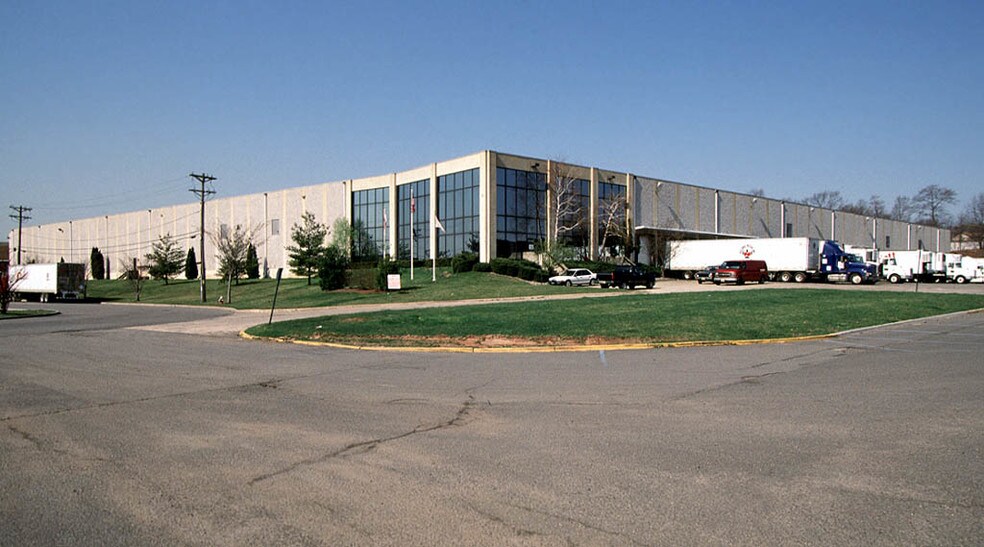 70-96 Distribution Blvd, Edison, NJ à louer - Photo de l’immeuble – Image 3 sur 10