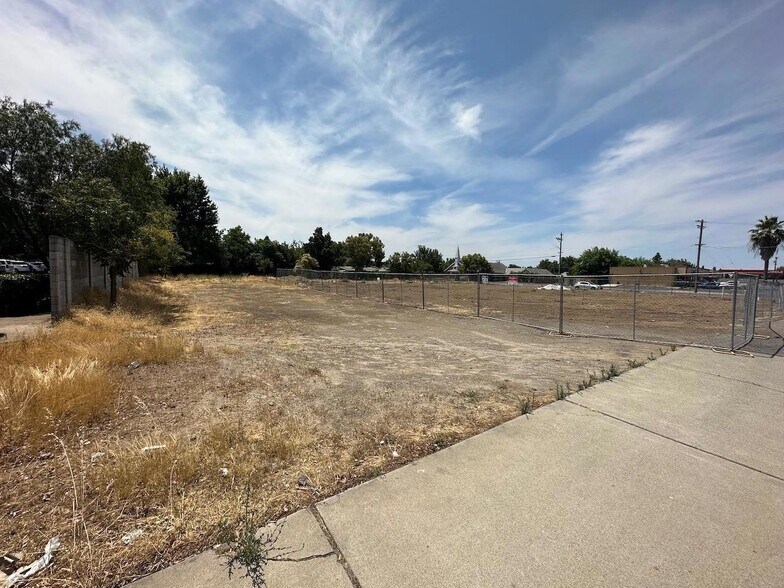 1425 F Street, Oakdale, CA à vendre - Photo de l’immeuble – Image 3 sur 8