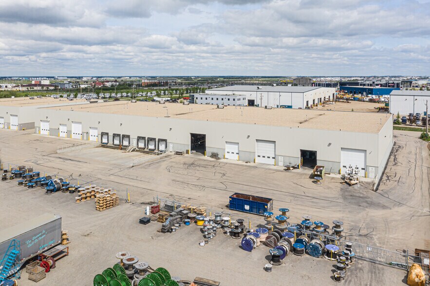 3921 81st Ave, Leduc, AB à louer - Photo de l’immeuble – Image 2 sur 9